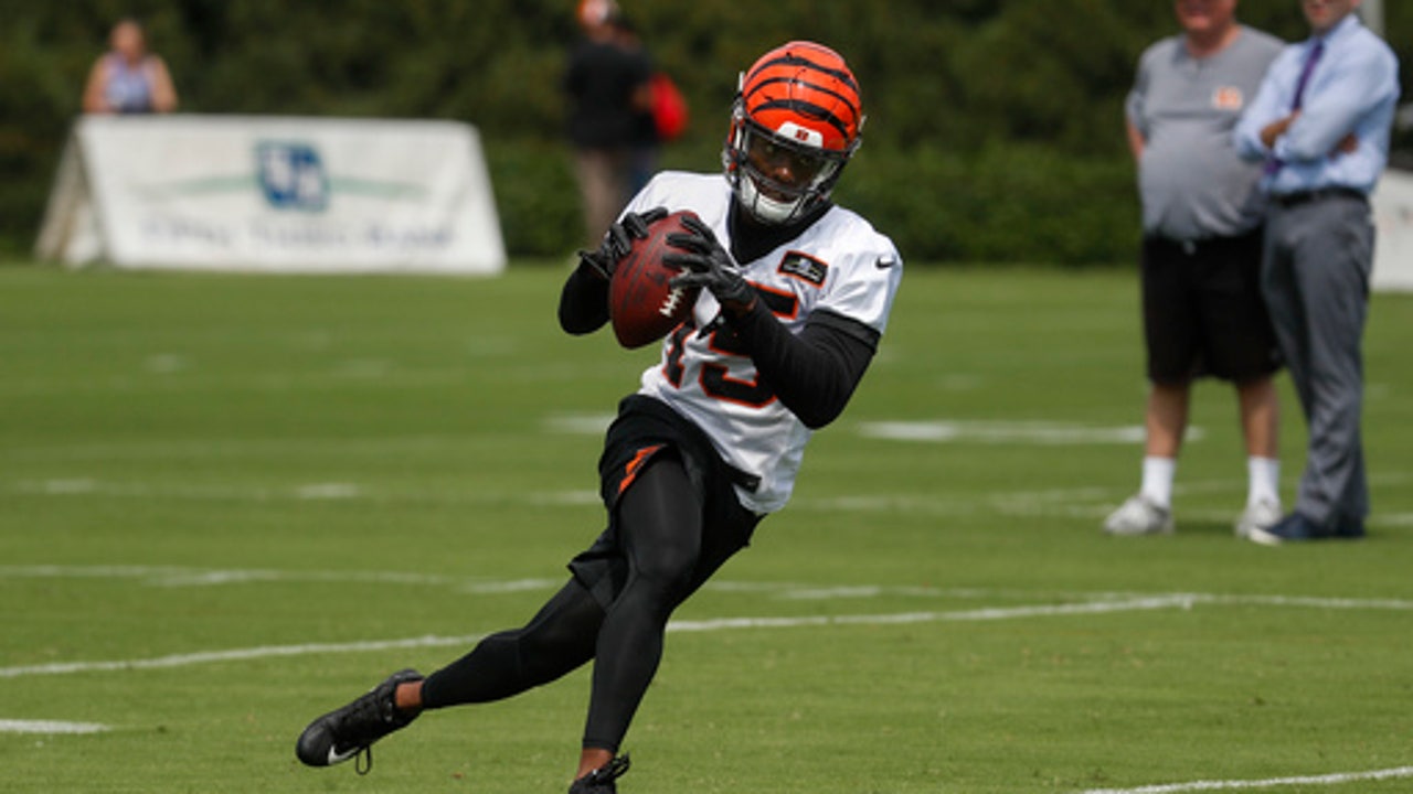 Bernard flashes speed, Bengals open camp at full-strength